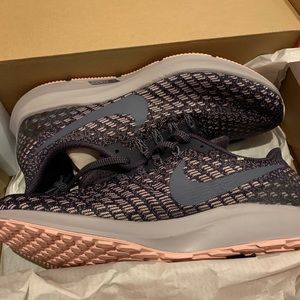 Woman’s Nike Air Zoom Pegasus 35- BRAND NEW